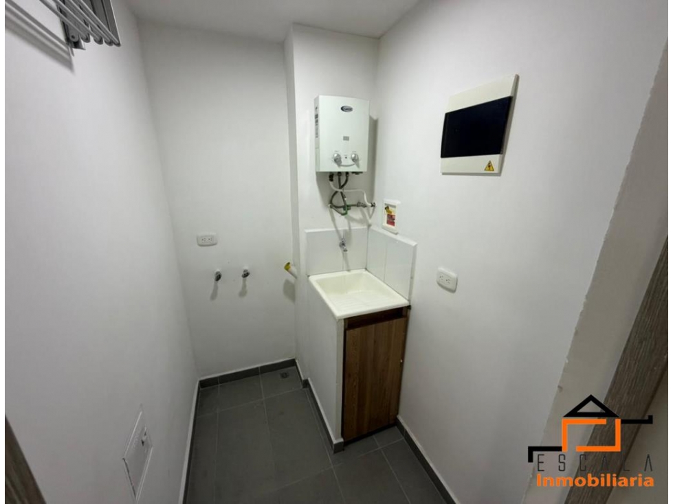 Arriendo Apartamento Loma de Los Bernal — foto 5