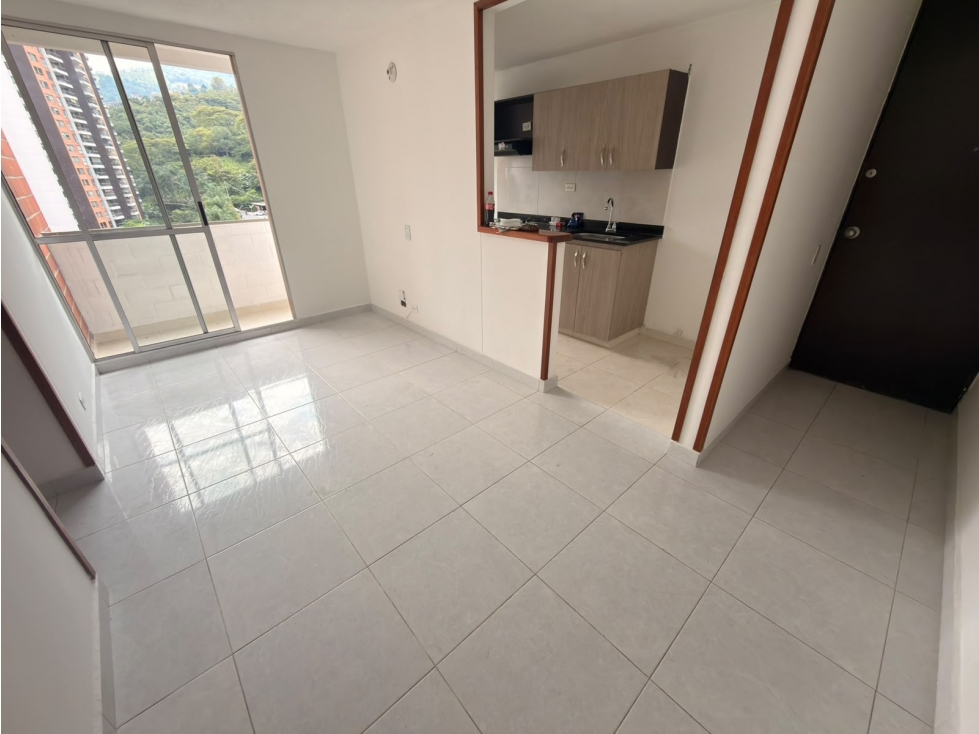 Arriendo apartamento Loma de los Bernal — foto 3