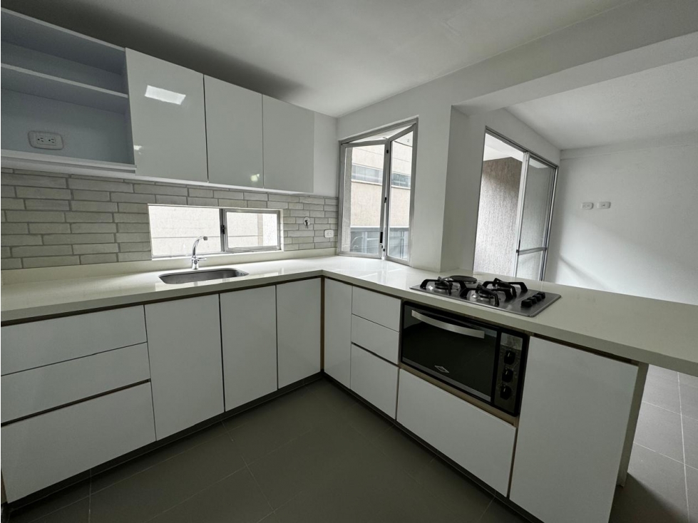 Arriendo apartamento Loma de los Bernal