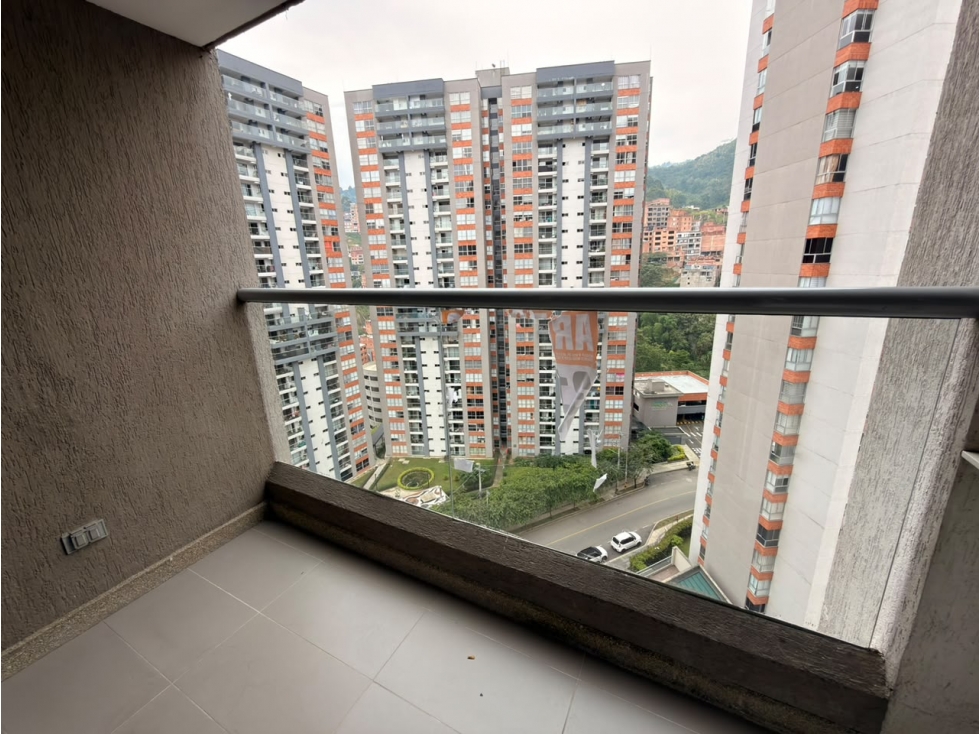 Arriendo Apartamento Loma de Los Bernal — foto 4