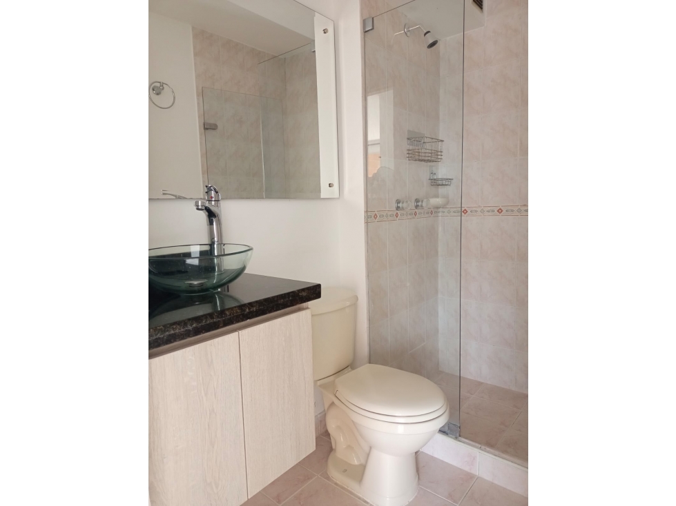 ARRIENDO APARTAMENTO POBLADO-CASTROPOL — foto 5