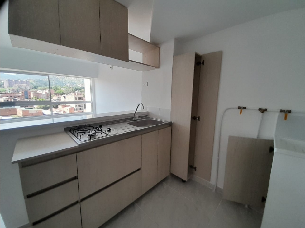 Apartamento en arriendo en barrio cristobal — foto 2