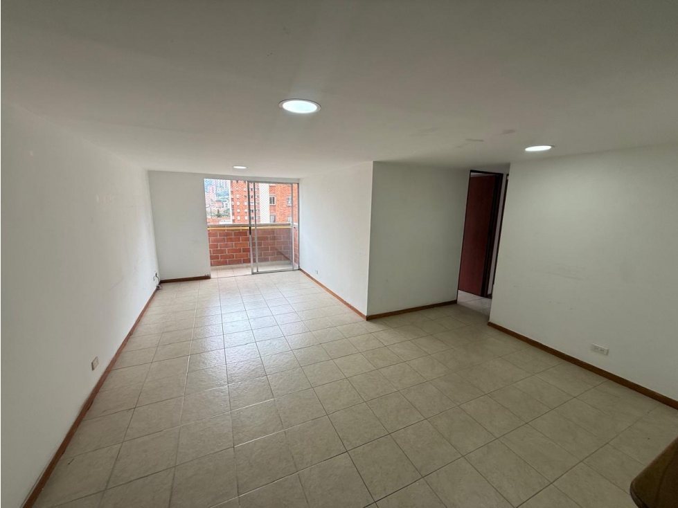 APARTAMENTO EN ARRIENDO LOS COLORES — foto 5