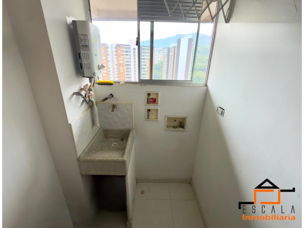 Arriendo Apartamento Loma de Los Bernal — foto 4