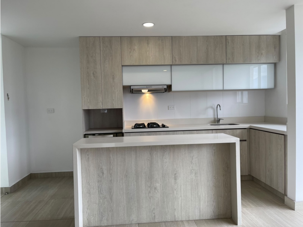 APARTAMENTO EN ARRIENDO EL CARMELO SABANETA PARTE ALTA — foto 3