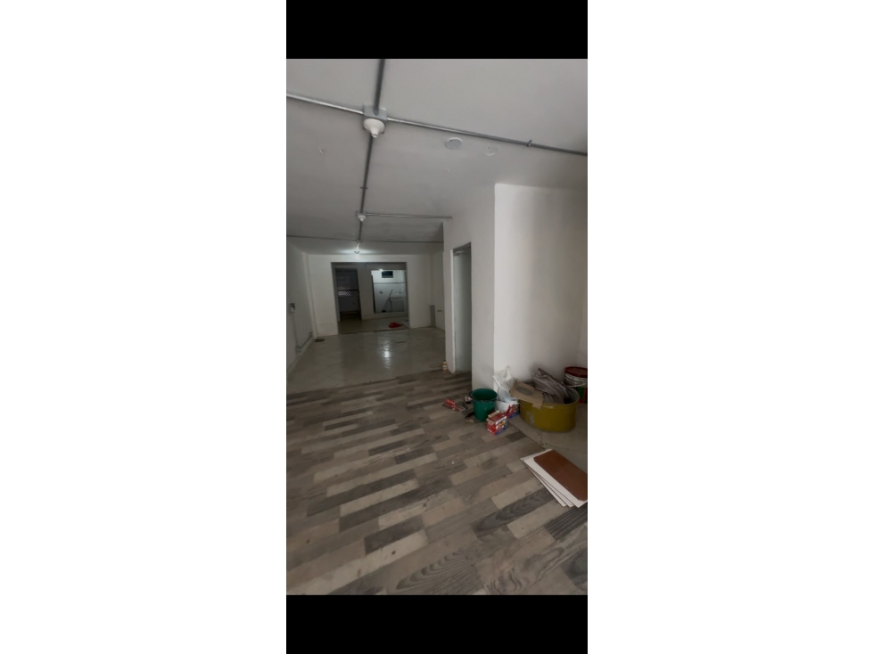Local en arriendo en la av san juan - 4