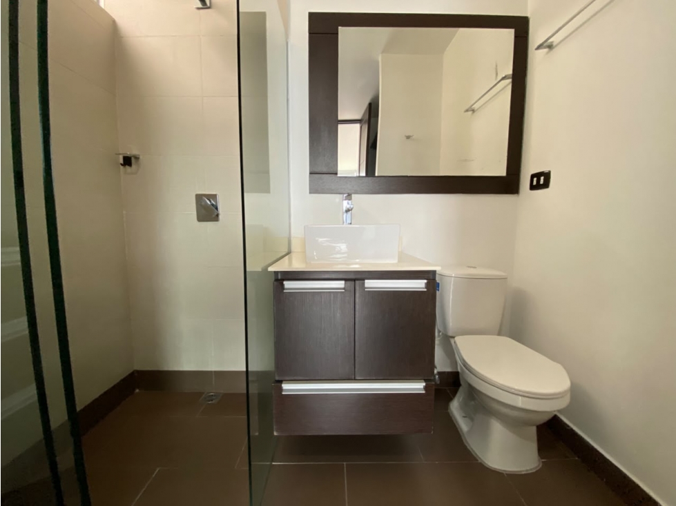 RENTO APARTAMENTO MUY ESPACIOSO EN SABANETA — foto 5
