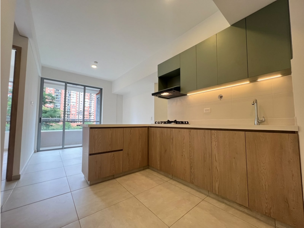 ARRIENDO APARTAMENTO ACABADOS MODERNOS SECTOR TRES ESQUINAS. — foto 4