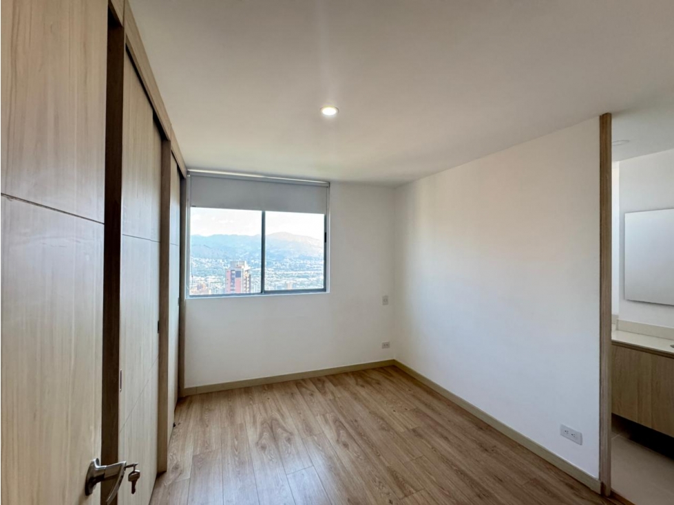 ARRIENDO APARTAMENTO POR EL TESORO — foto 5