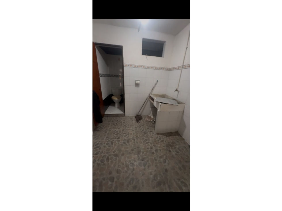 Local en arriendo en la av san juan - 6