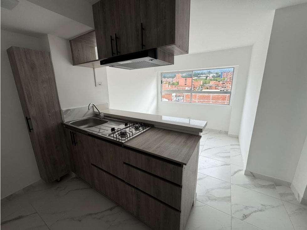 Apartamento en arriendo en barrio cristobal — foto 2