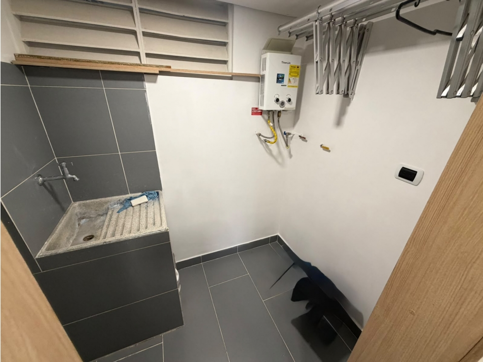 APARTAMENTO EN ARRIENDO EN ALMERIA LAURELES — foto 3