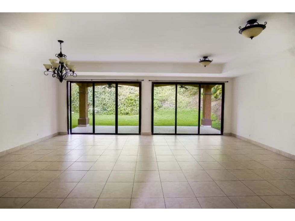 Vendo Amplia Casa en Embassy Club -Clayton — foto 4