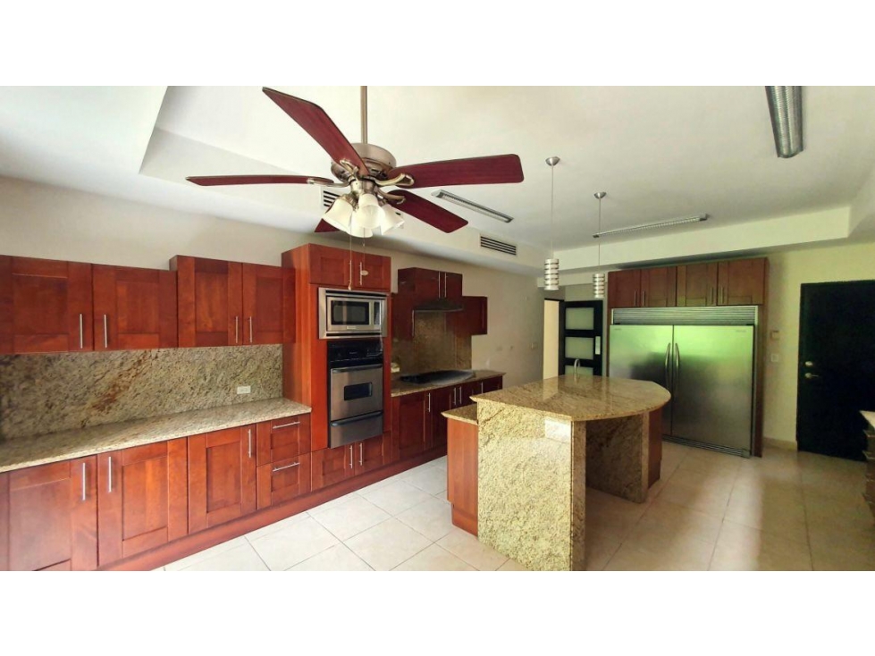 Vendo Amplia Casa en Embassy Club -Clayton — foto 3