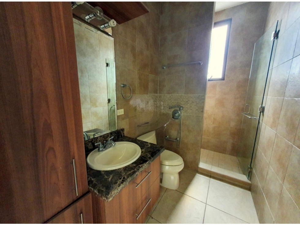 Vendo Amplia Casa en Embassy Club -Clayton — foto 5