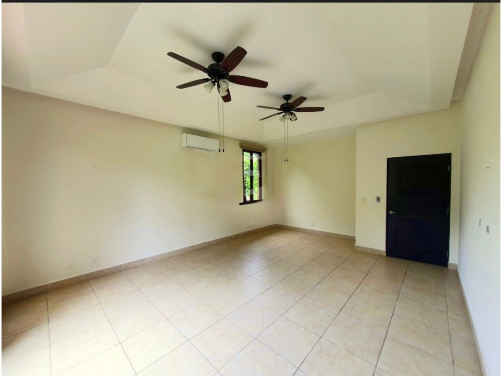 Vendo Amplia Casa en Embassy Club -Clayton — foto 6