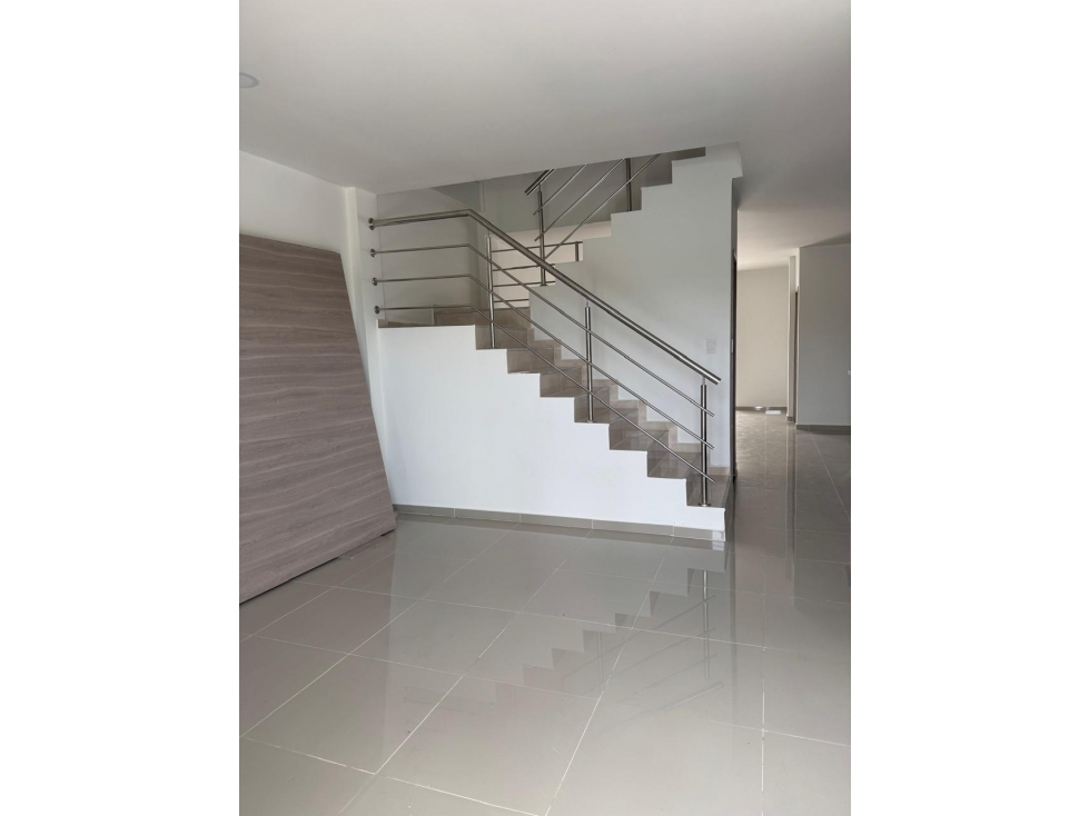 Casa Premium en Rosendo Garcés | 190 m² de Comodidad y Exclusividad — foto 2