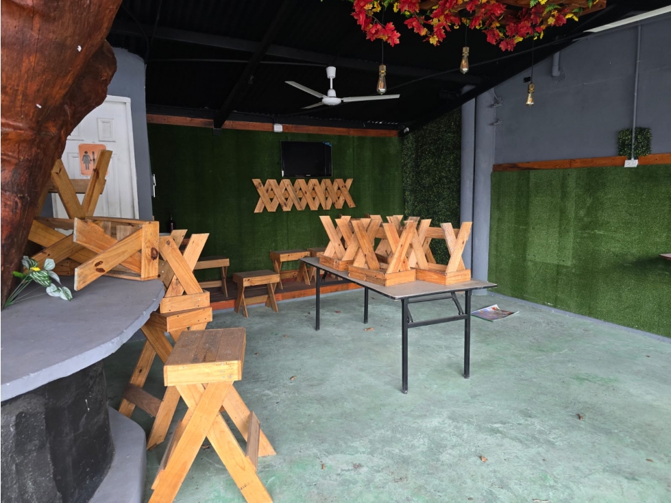 ALQUILER DE LOCAL COMERCIAL EN PARQUE LEFEVRE — foto 2