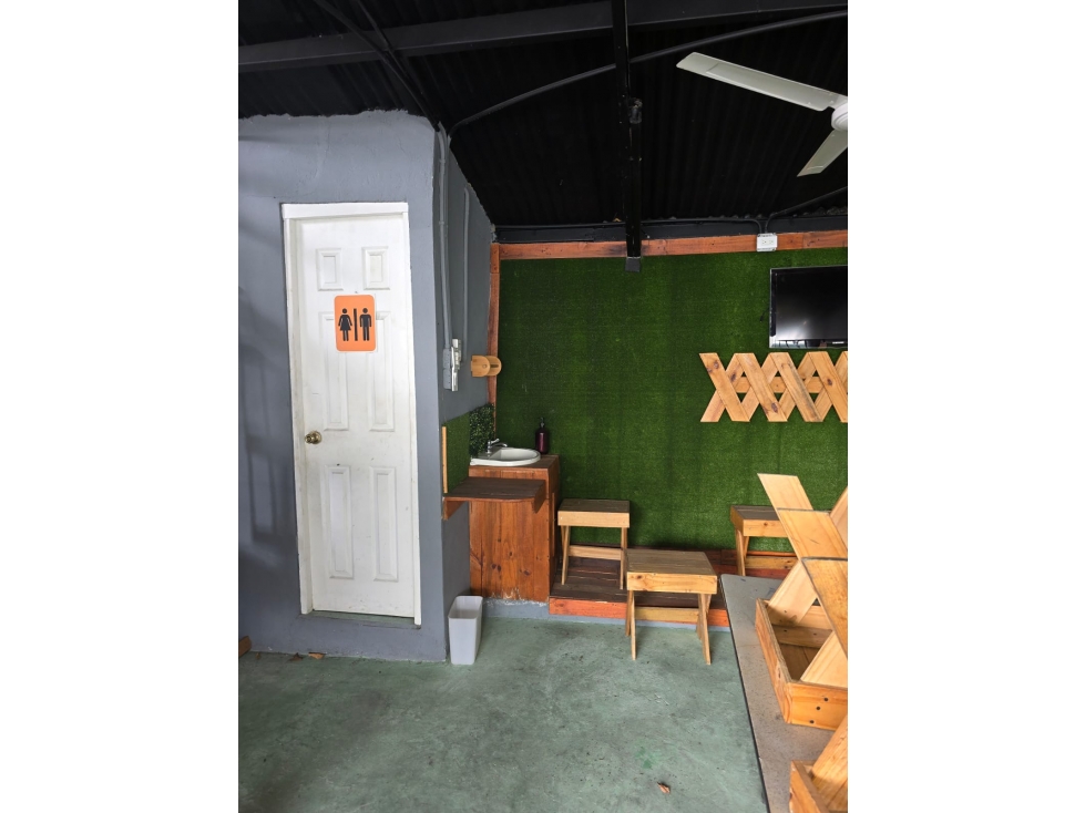 ALQUILER DE LOCAL COMERCIAL EN PARQUE LEFEVRE — foto 4