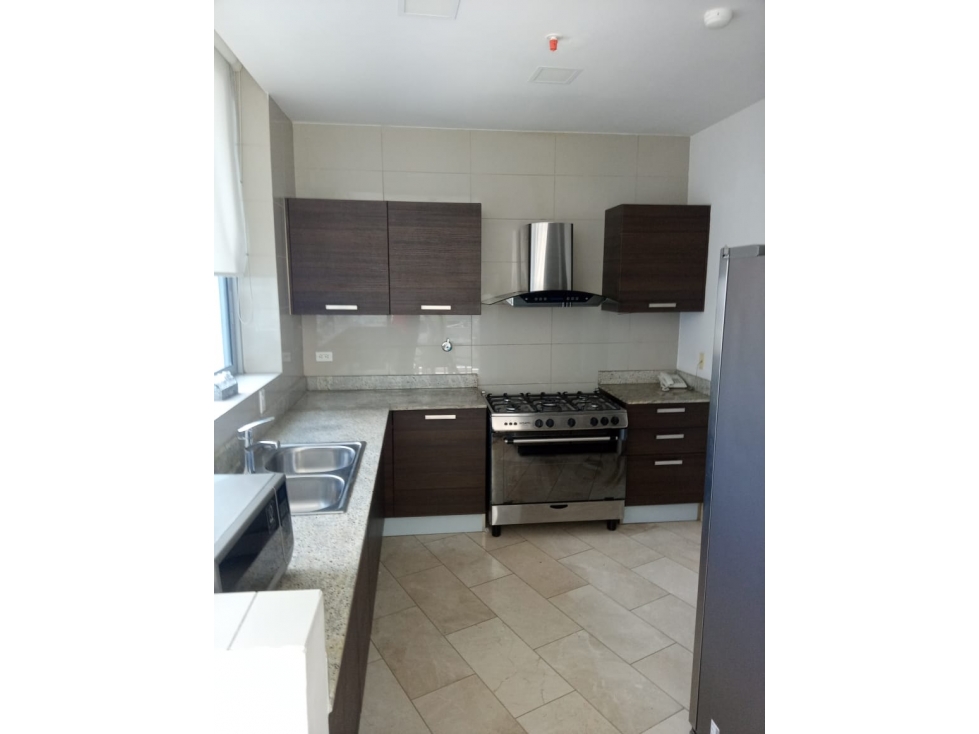 ALQUILER DE APARTAMENTO EN AVENIDA BALBOA — foto 4