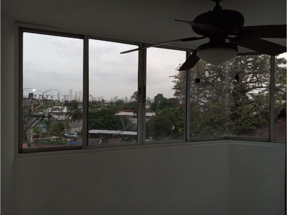 Parque Lefebre vendo apartamento de mt