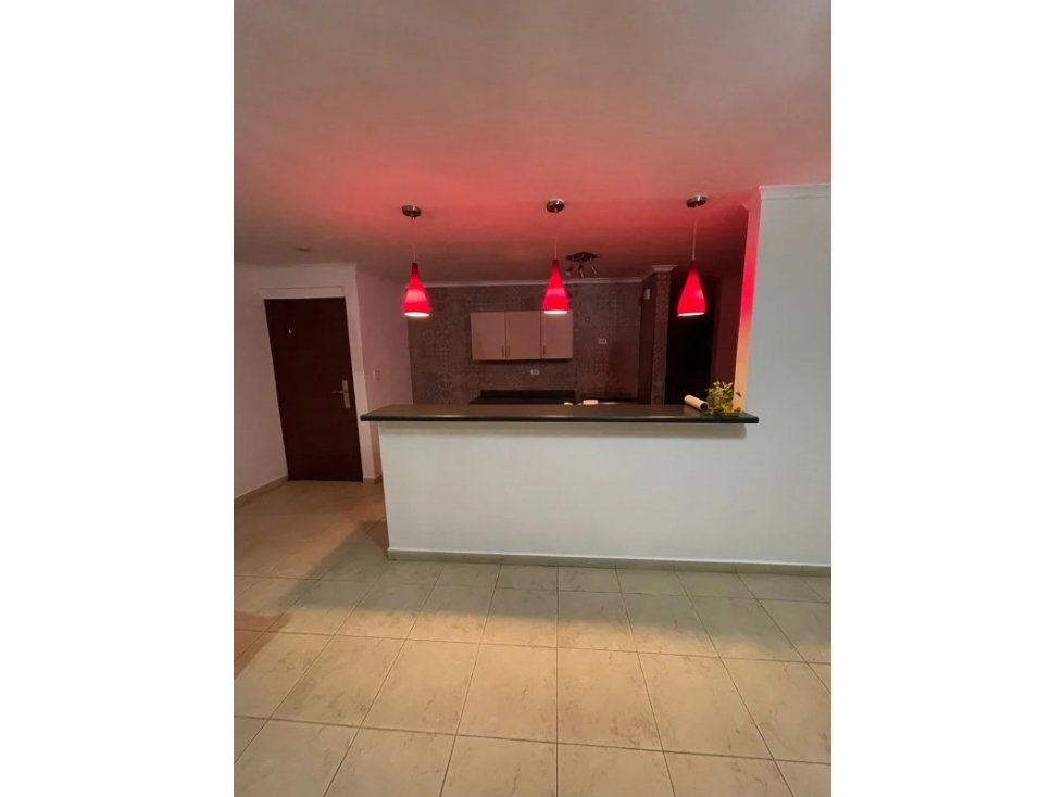 VÍA 12 DE OCTUBRE, VENDO CÓMODO APARTAMENTO DE 98MTS2