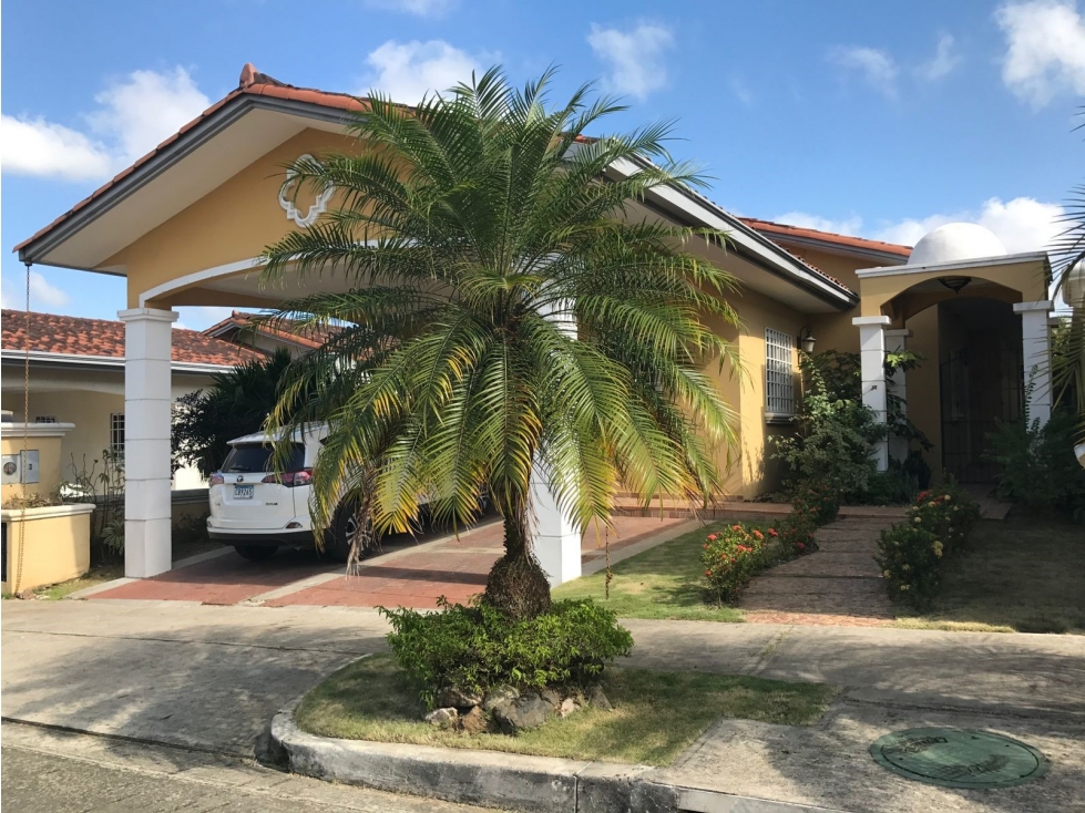 VÍA CINCUENTENARIO, ALQUILO CASA 350MTS2