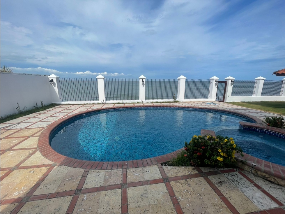 CORONADO FRENTE AL MAR LUJOSA CON PISCINA