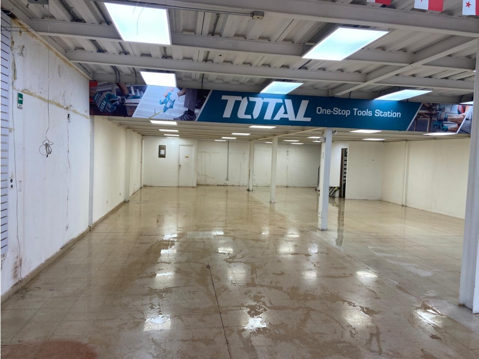 Milla 8 alquilo local de 400mts2 — foto 2