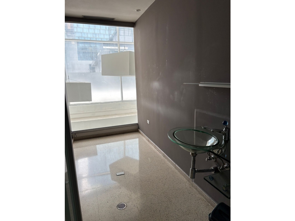 OBARRIO, ALQUILO LOCAL IDEAL PARA SALÓN DE BELLEZA 170MTS2 - 3