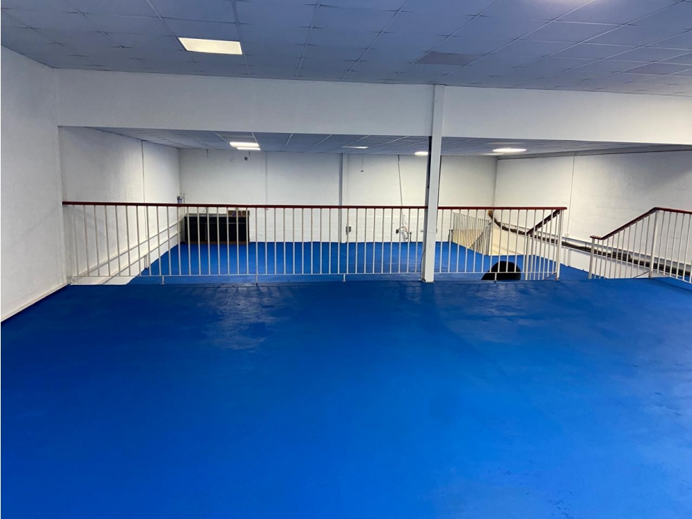 Milla 8 alquilo local de 400mts2 — foto 4