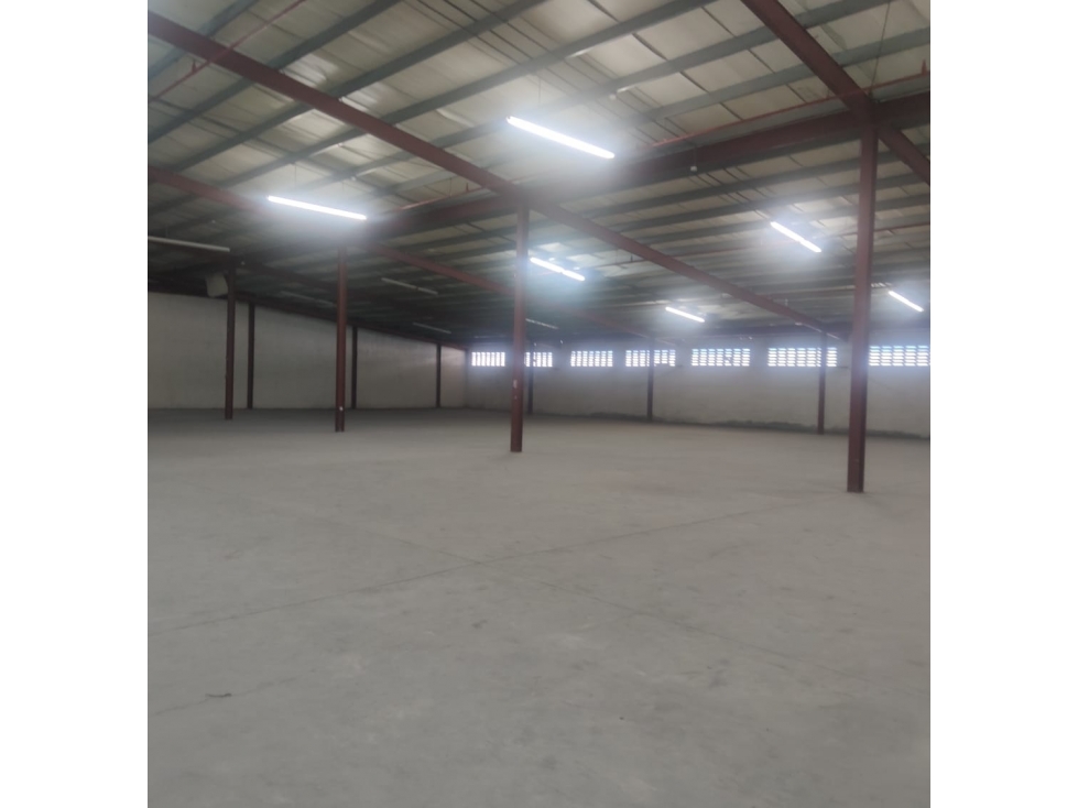 ZONA LIBRE DE COLÓN, ALQUILO GALERA DE 4,600M2 — foto 4