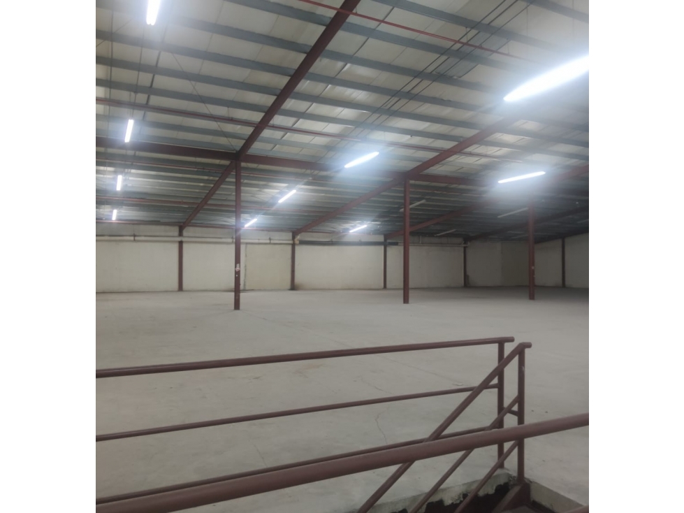 ZONA LIBRE DE COLÓN, ALQUILO GALERA DE 4,600M2 — foto 5