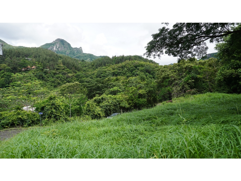 Build-Ready Lot For Sale in Altos del Maria