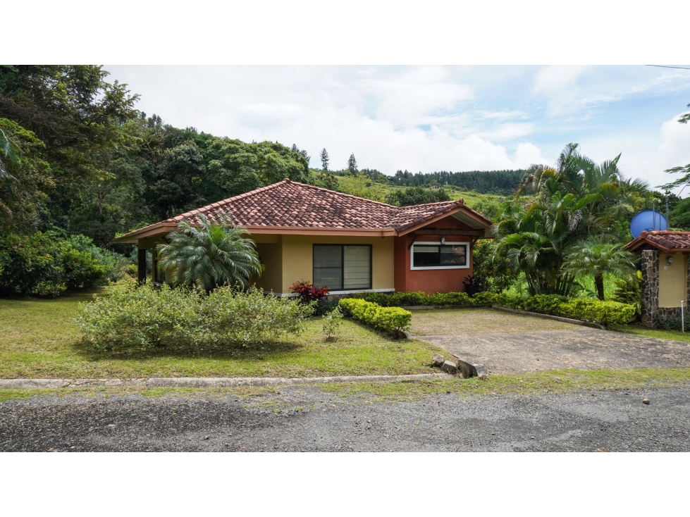 Encantadora casa de montaña en venta en Altos del Maria
