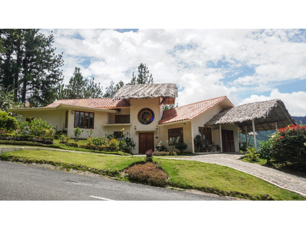 Amplia Casa De Montaña En Venta En Altos Del Maria