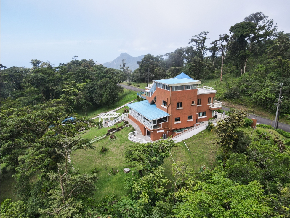 Casa privada de dos pisos en lote doble en venta en Altos del María — foto 2