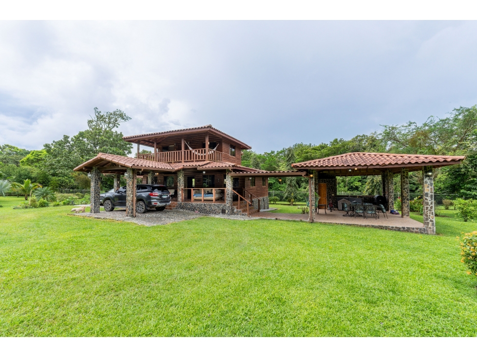 Casa de Campo Privada con Balcón y Vistas en El Valle - 1