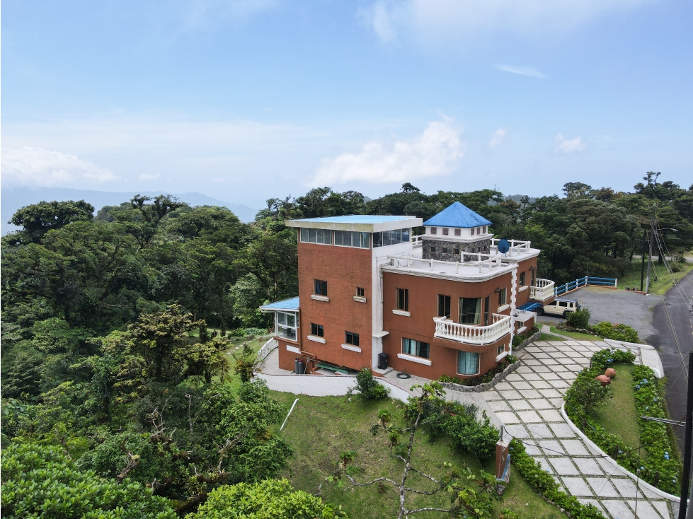 Casa privada de dos pisos en lote doble en venta en Altos del María — foto 3