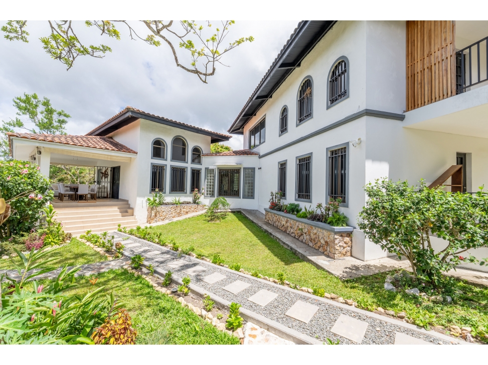 Casa Impecable de Tres Recameras en Venta en El Valle de Antón - 1