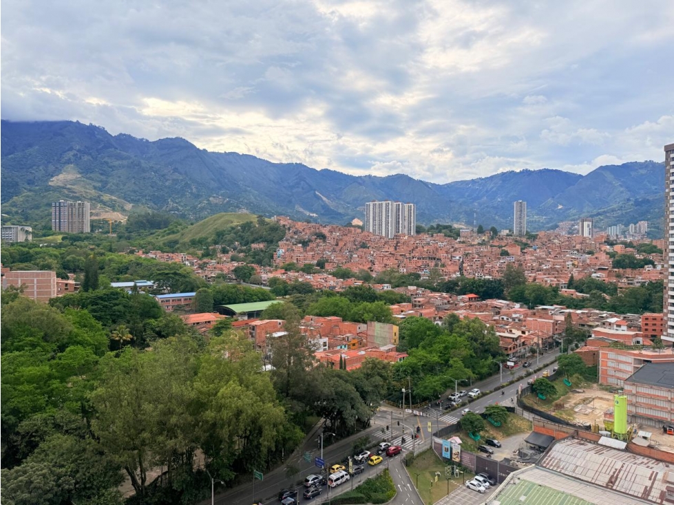 SE VENDE APTO EN DISTRITO PLAZA — foto 2
