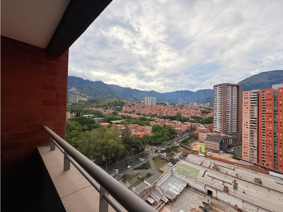 SE VENDE APTO EN DISTRITO PLAZA — foto 4