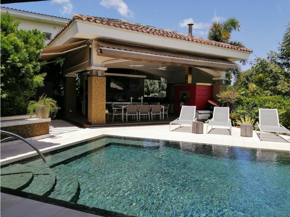 Se vende lujosa y amplia casa en Tucán Country Club - 1