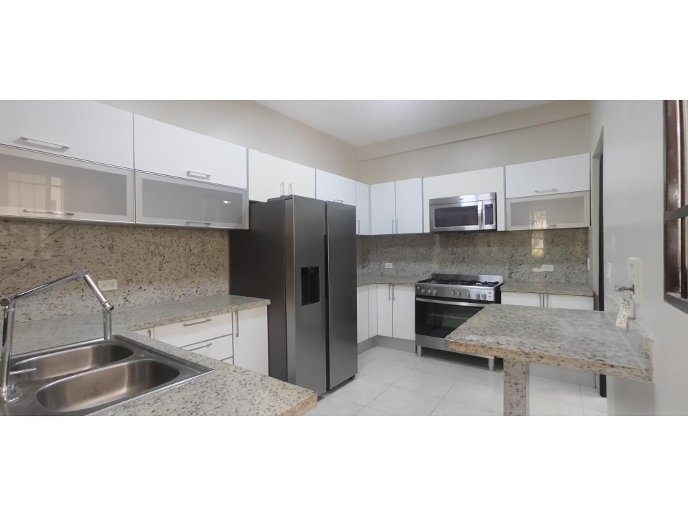 Vendo TownHome En Embassy Club para inversión — foto 4