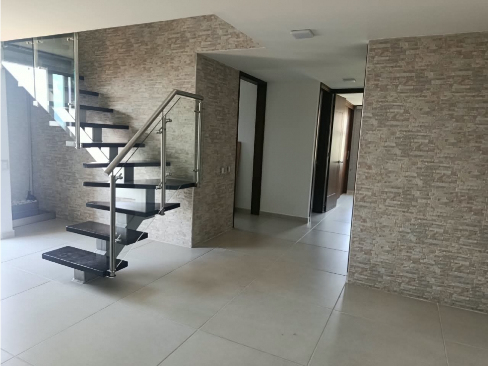 Pent-house Dúplex con Terraza de 35 m² y Vista Panorámica. — foto 3