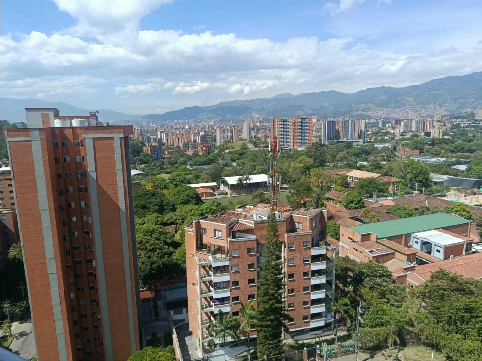 Pent-house Dúplex con Terraza de 35 m² y Vista Panorámica. — foto 5