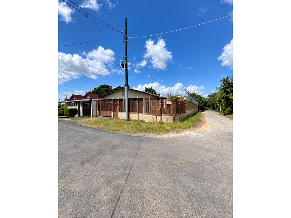 Casa en venta en El Coco, Penonomé: 396 m², bohío y 2 terrazas