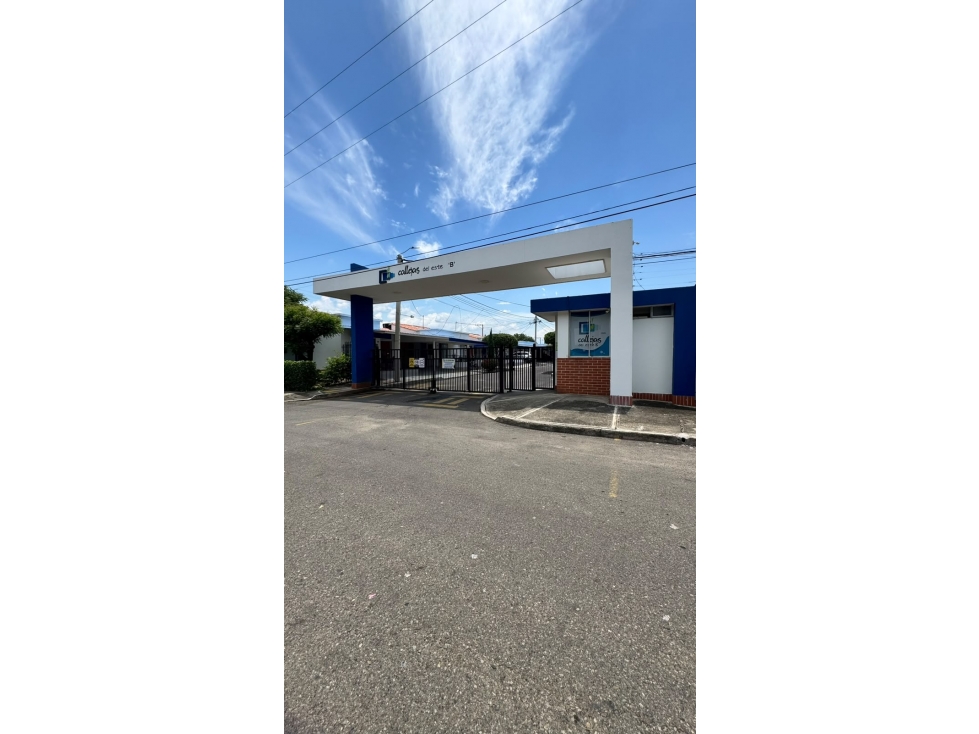 CASA EN VENTA EN CONJUNTO CALLEJAS, PRADOS DEL ESTE, CÚCUTA