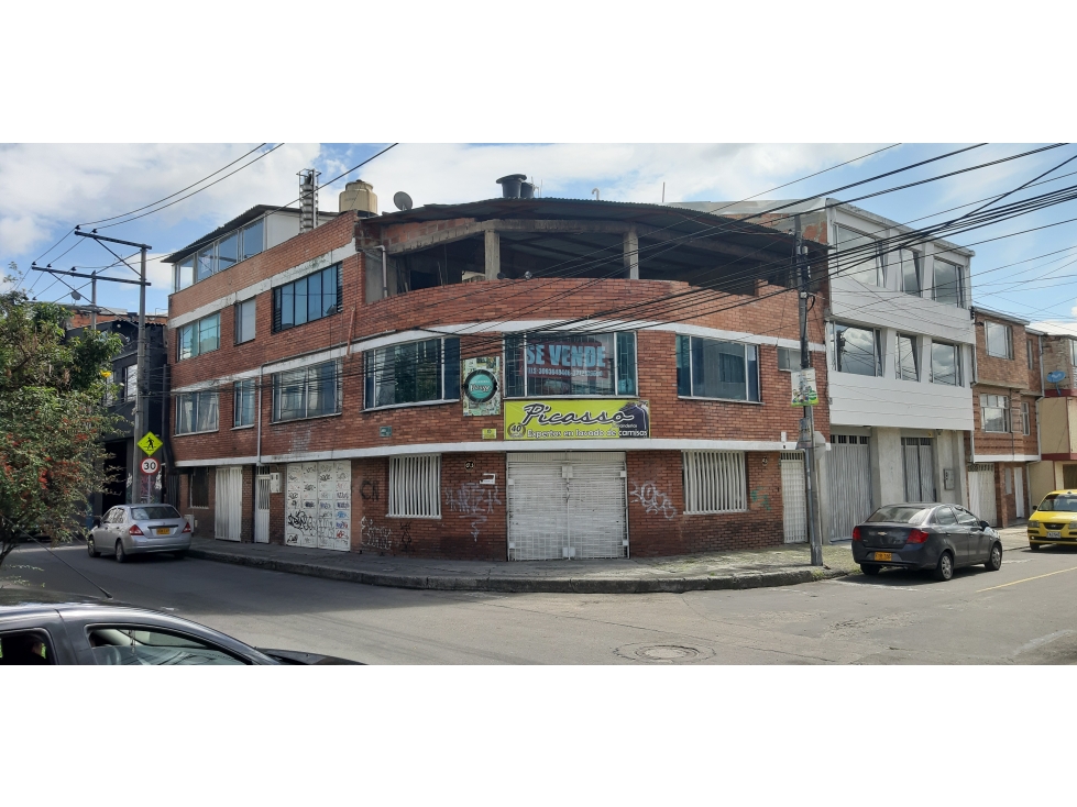 Edificio en venta en Barrancas, Usaquén 3 aptos y 3 locales
