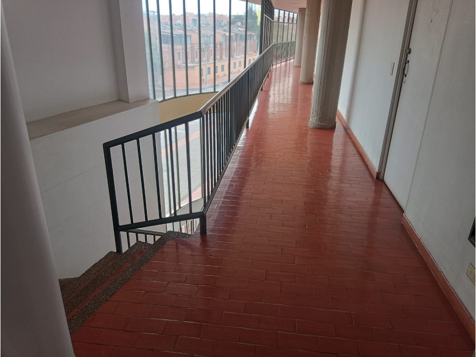 SE VENDE ¨PORTALES¨ APARTAMENTO 80 M2 EN PORTALES DEL NORTE BOGOTA — foto 2